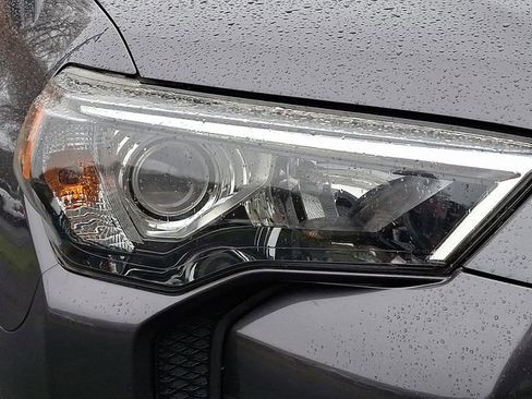 Certified 2018 Toyota 4Runner TRD Off-Road image 10