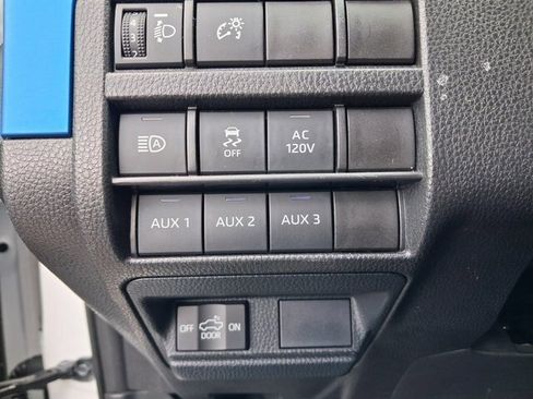 Used 2024 Toyota Tacoma TRD Sport w/ TRD Sport Upgrade Package image 28