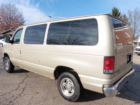 Used 2012 Ford E-150 and Econoline 150 Wagon image 2