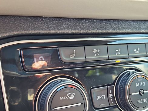 Used 2020 Volkswagen Atlas SEL AWD/4WD image 21