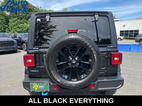 Used 2023 Jeep Wrangler Unlimited Sahara w/ Cold Weather Group AWD/4WD image 17