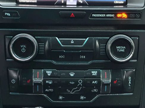 Used 2016 Ford Explorer XLT w/ Equipment Group 202A AWD/4WD image 29