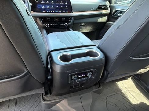 Used 2025 Chevrolet Suburban High Country AWD/4WD image 21