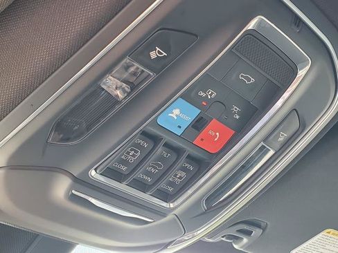 Used 2023 Jeep Wagoneer L Series III w/ Premium Group I AWD/4WD image 20