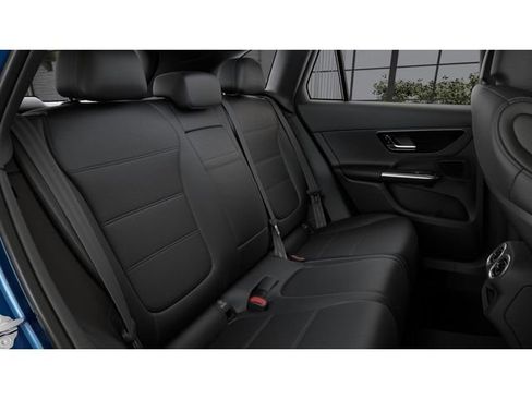 Used 2026 Mercedes-Benz GLC 300 4MATIC image 5