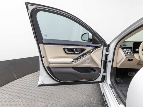 Used 2025 Mercedes-Benz S 580 4MATIC Sedan image 22