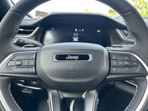 New 2025 Jeep Grand Cherokee Altitude image 15