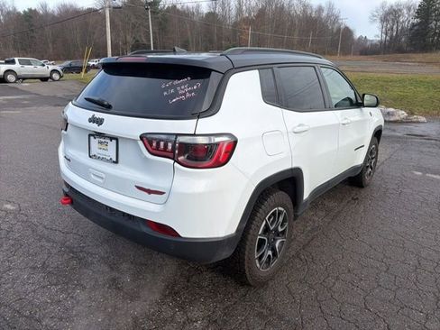 Used 2025 Jeep Compass Trailhawk image 4