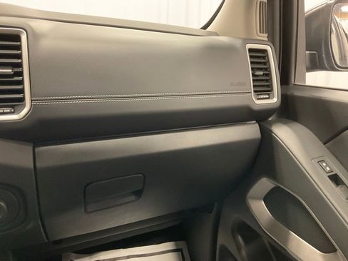 Used 2024 Nissan Frontier SV image 23