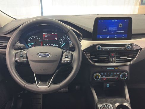 Used 2022 Ford Escape SE w/ Cold Weather Package image 17