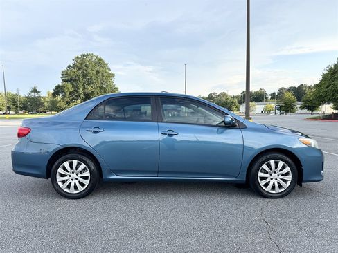 Used 2013 Toyota Corolla LE FWD image 39