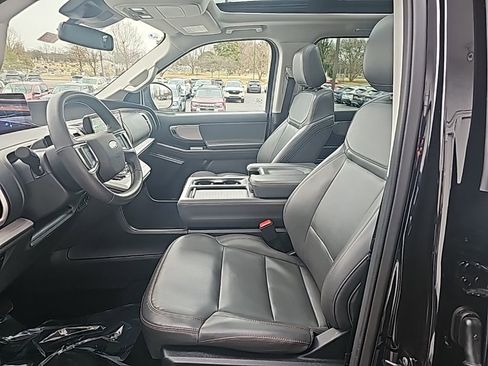 Used 2025 Ford Expedition Active image 9