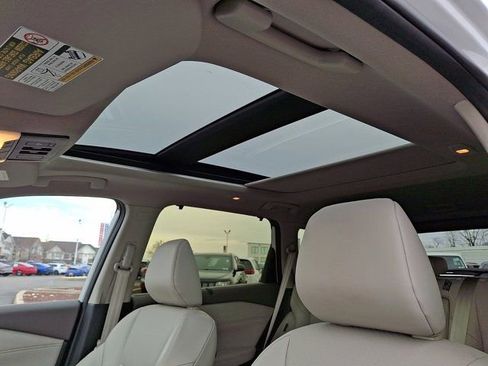 Used 2024 Nissan Rogue SV w/ SV Premium Package image 18