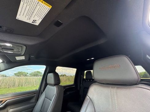Used 2024 Chevrolet Silverado 2500 High Country w/ Technology Package AWD/4WD image 27