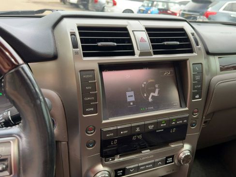 Used 2014 Lexus GX 460 w/ Premium Package AWD/4WD image 40