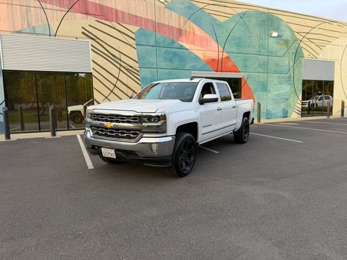 Used 2018 Chevrolet Silverado 1500 LTZ RWD image 2