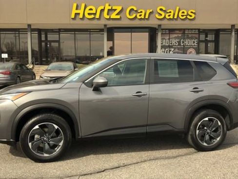 Used 2025 Nissan Rogue SV image 5