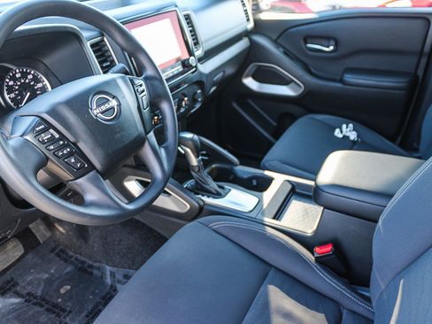Used 2024 Nissan Frontier SV image 18