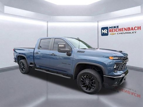 Used 2025 Chevrolet Silverado 2500 Custom w/ Custom Convenience Package AWD/4WD image 2