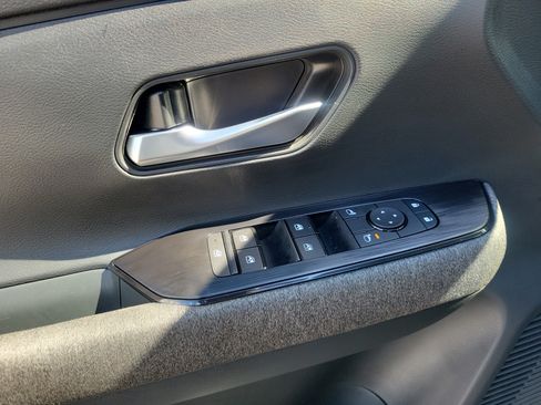 Certified 2025 Nissan Kicks SV FWD image 15
