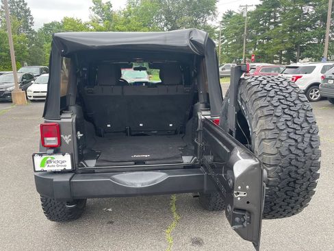 Used 2017 Jeep Wrangler Unlimited Sport w/ Connectivity Group AWD/4WD image 18