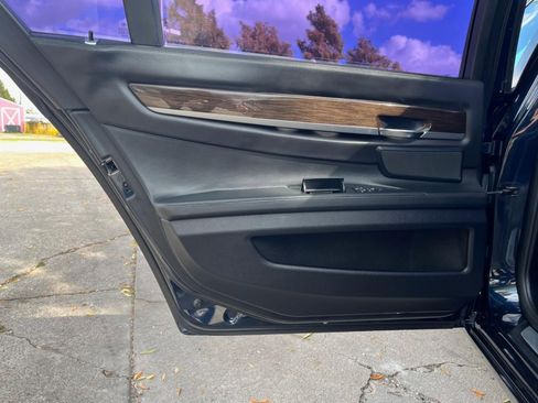 Used 2010 BMW 750Li image 23