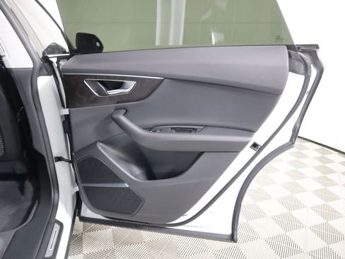 Used 2022 Audi Q8 Premium Plus image 27