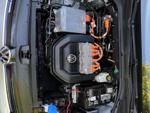 Used 2016 Volkswagen e-Golf SE w/ DC Fast Charging Package image 71