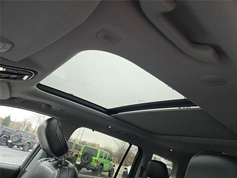 Used 2021 Jeep Grand Cherokee L Limited w/ Luxury Tech Group II image 30