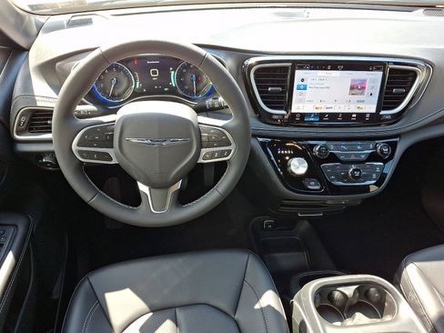 New 2026 Chrysler Pacifica Select image 7
