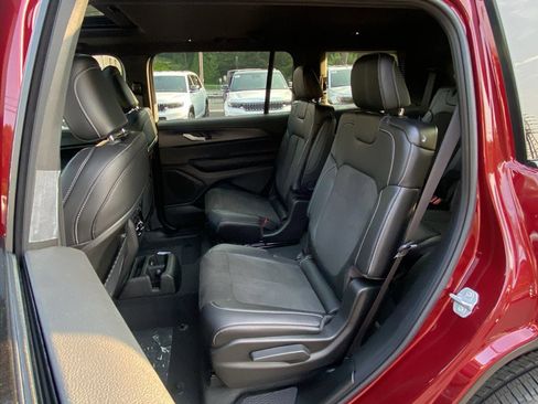 New 2025 Jeep Grand Cherokee L Altitude image 23