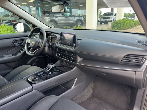 Used 2024 Nissan Rogue S AWD/4WD image 25