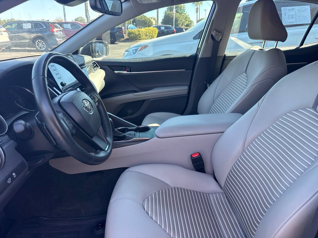 Used 2022 Toyota Camry SE w/ Convenience Package FWD image 18