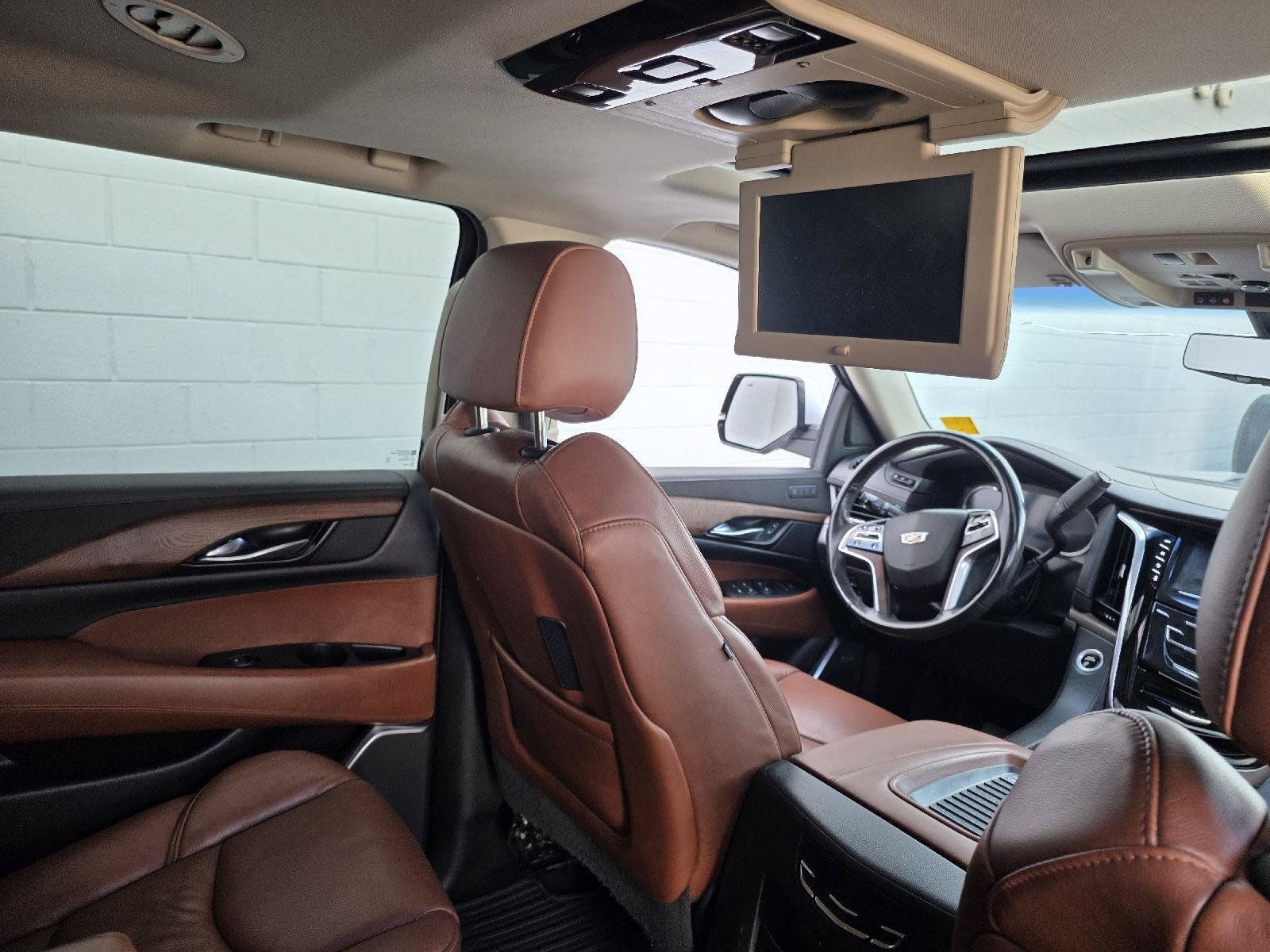Used 2019 Cadillac Escalade Premium Luxury w/ LPO, Radiant Package AWD/4WD image 27