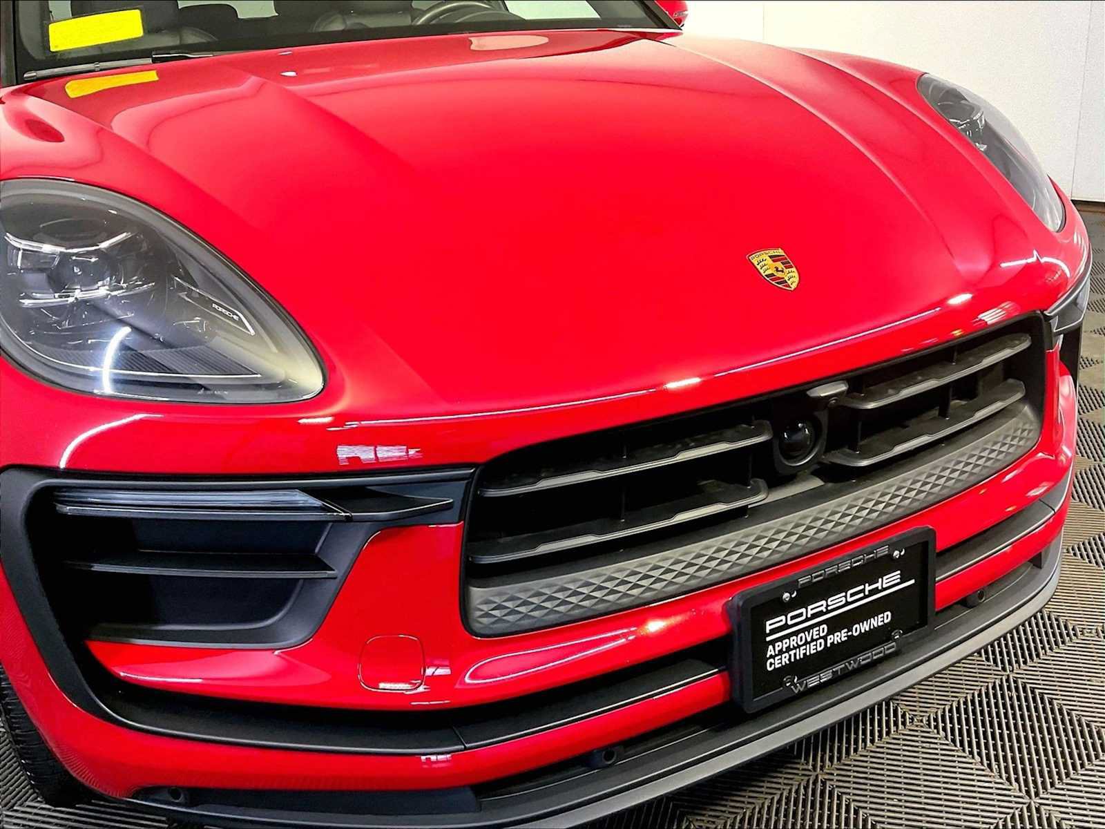 Used 2023 Porsche Macan AWD/4WD image 34