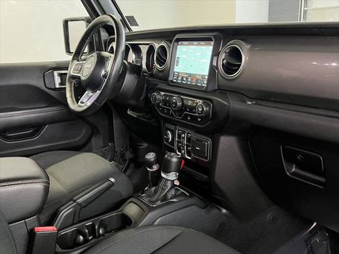 Certified 2022 Jeep Wrangler Unlimited Sahara w/ Cold Weather Group image 12