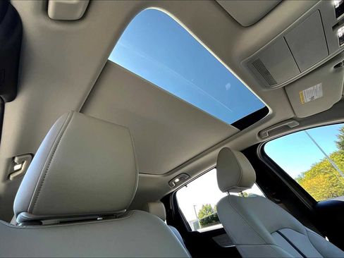 Used 2025 MAZDA CX-70 Plug-In Hybrid w/ Premium Pkg image 13