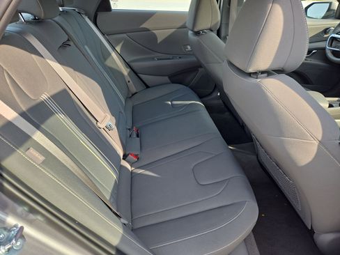 Used 2025 Hyundai Elantra SEL FWD image 32