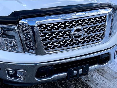 Used 2017 Nissan Titan SL image 32