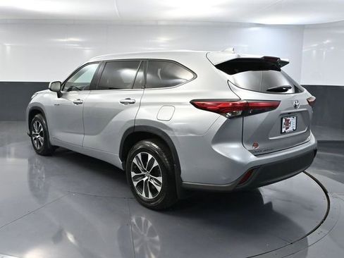 Used 2021 Toyota Highlander XLE image 8