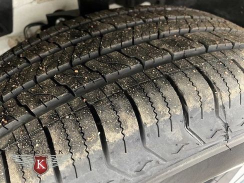 Used 2023 Nissan Rogue SV image 9