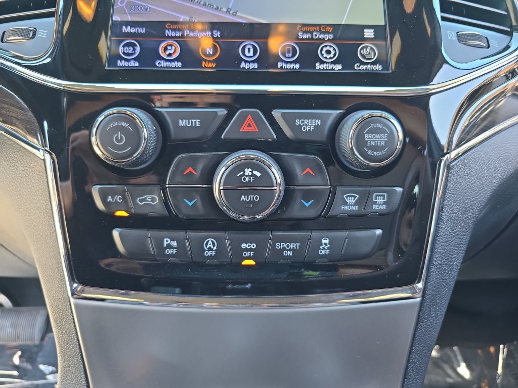 Used 2020 Jeep Grand Cherokee Overland AWD/4WD image 27