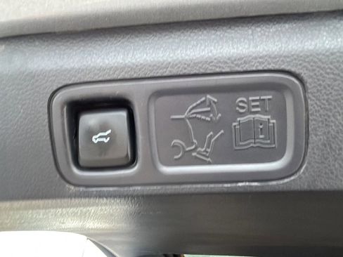 Used 2023 Ford Expedition Limited image 15