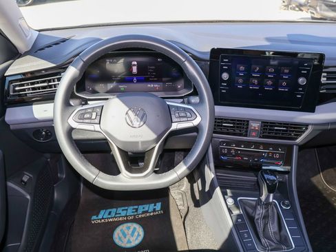 Used 2026 Volkswagen Jetta SE FWD image 17