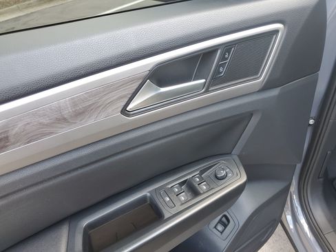 Used 2020 Volkswagen Atlas Cross Sport SE FWD image 9