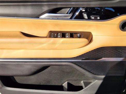 Used 2024 Jeep Grand Wagoneer Series III w/ Rear Seat Video Group 1 image 33