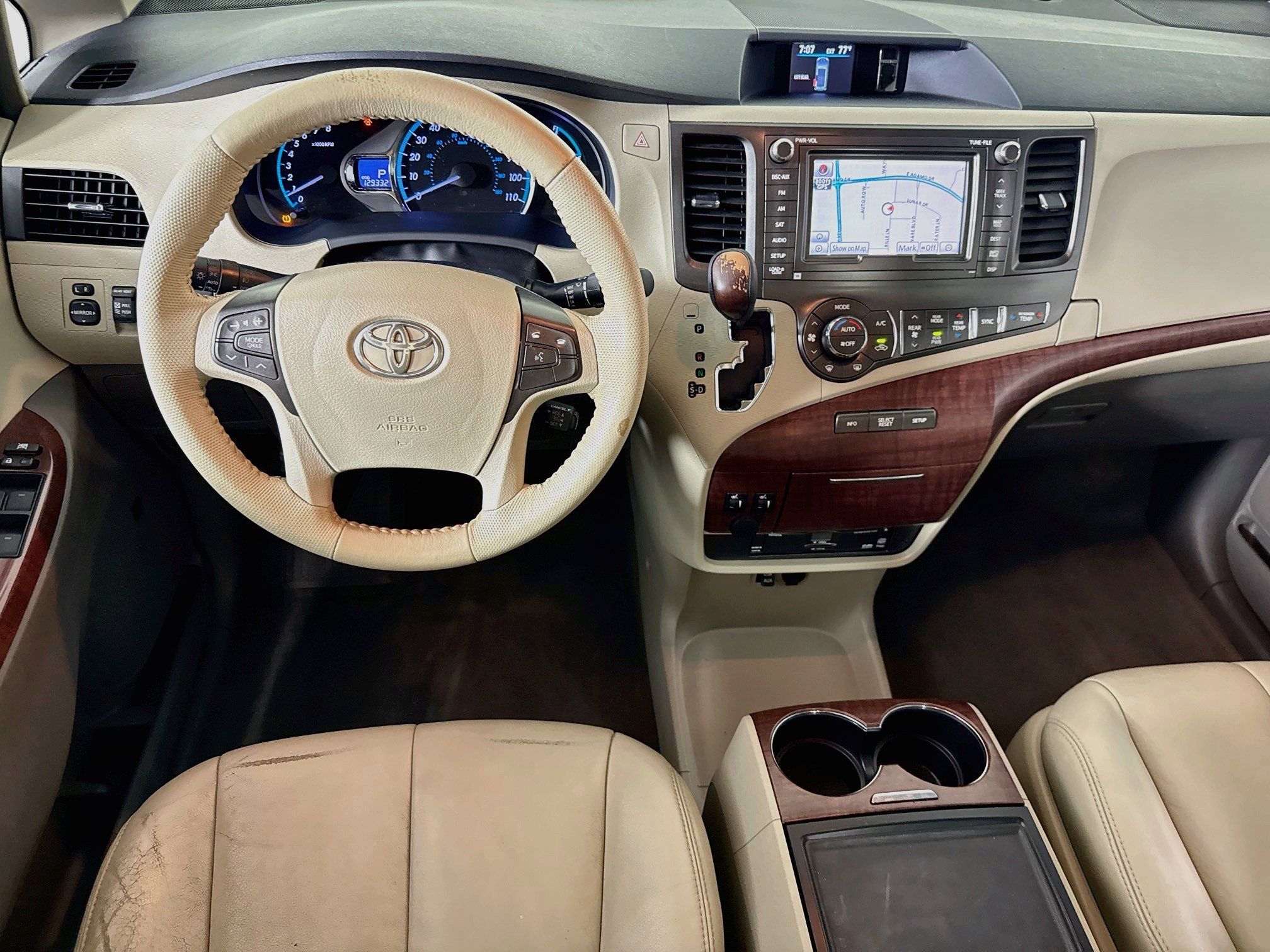 Used 2014 Toyota Sienna XLE w/ XLE Premium Package FWD image 28