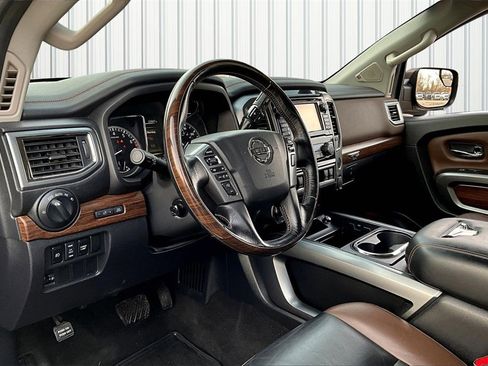 Used 2018 Nissan Titan Platinum Reserve image 18