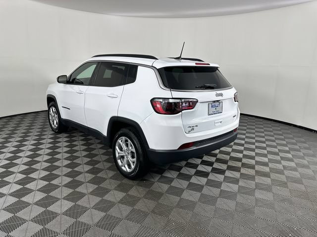 Certified 2024 Jeep Compass Latitude AWD/4WD image 2