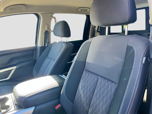 Used 2021 Nissan Titan SV w/ SV Convenience Package image 21